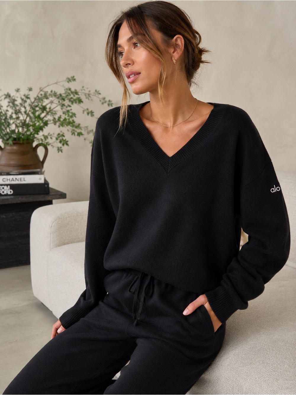 Alo Yoga Wool Cashmere New Class Oversized V-Neck Sweater Black SzSmall